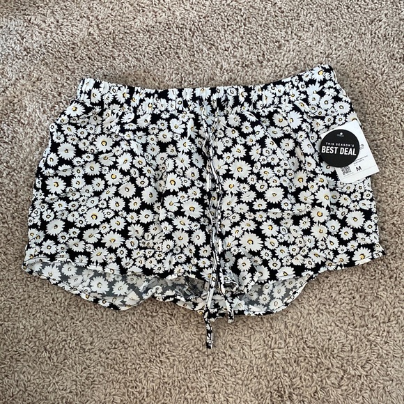 Forever 21 elastic waist shorts - Picture 1 of 3